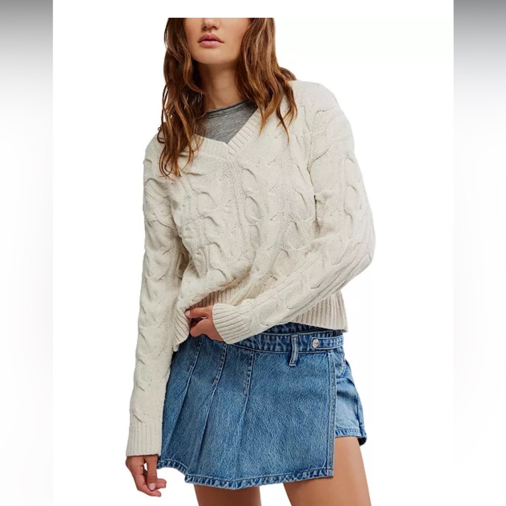 Free People Cream V-Neck Cable Knit Sweater medium NWOT